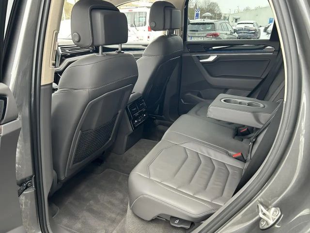 Volkswagen Touareg Luftfederung / AHK / Innovision Cockpit