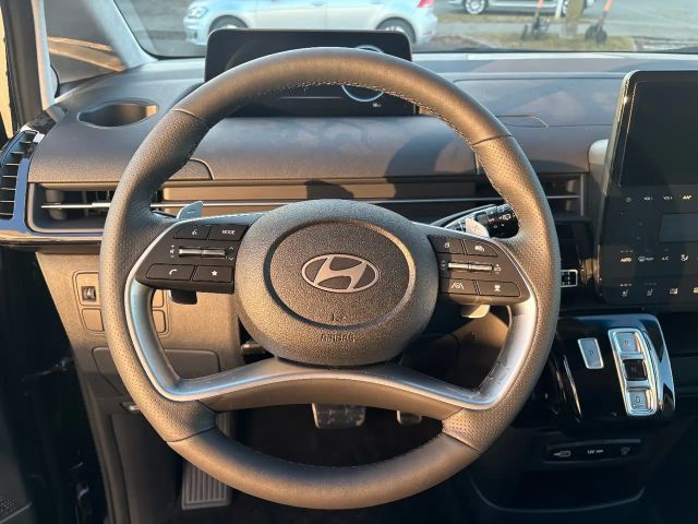 Hyundai Staria Signature