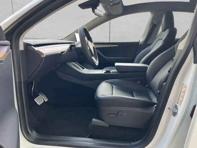 Tesla Model Y AWD Dual Motor Performance