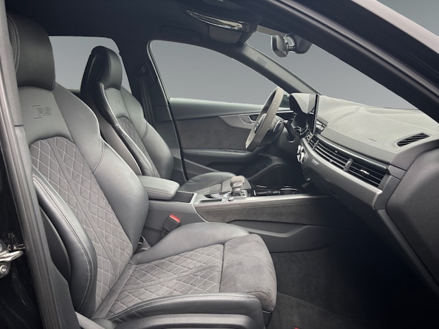 Audi RS4 Avant Quattro