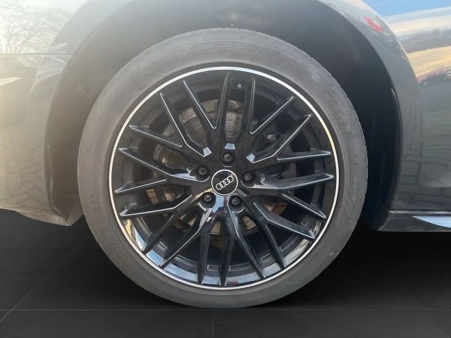 Audi A4 30 TDI S-Line Sedan