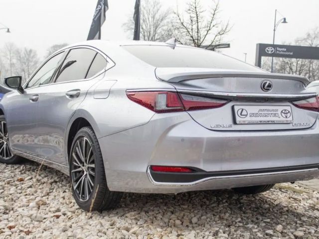 Lexus ES Business Line