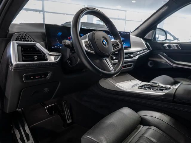 BMW X7 M 60i FACEL. PANO AHK HUD 360° LED STANDHZ