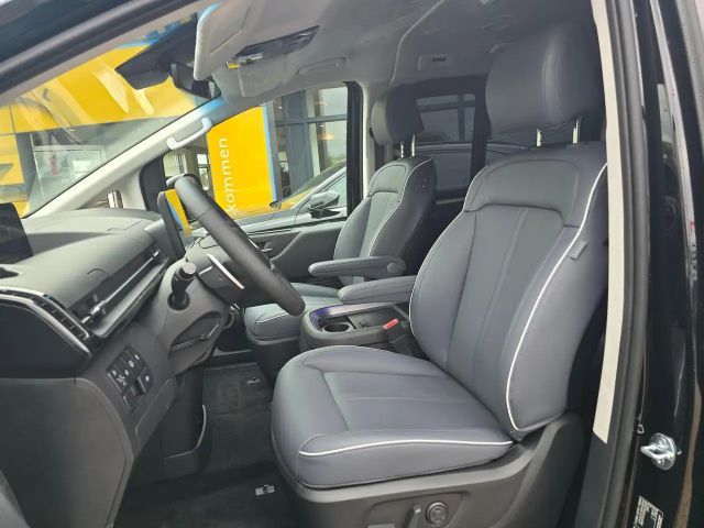 Hyundai Staria Signature