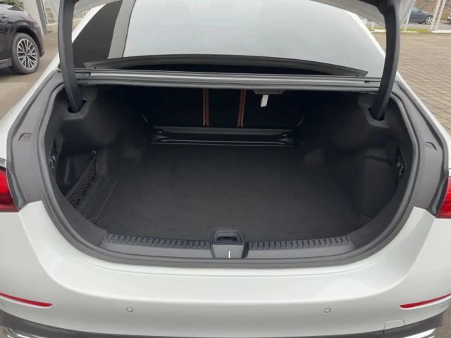 Mercedes-Benz E 220 AMG Line E 220 d Sedan