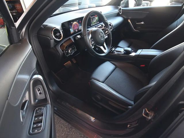 Mercedes-Benz A 250 A 250 e