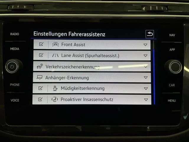 Volkswagen Tiguan 2.0 TSI R 4Motion KAMERA+PANO+AHK+MATRIX+APP+LA...