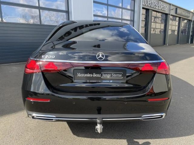 Mercedes-Benz E 200 AVANTGARDE Sedan