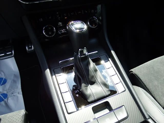 Skoda Superb 2.0 TSI Combi Sportline