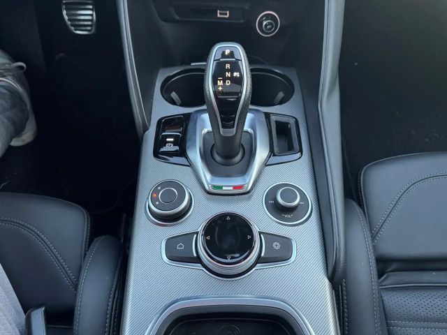 Alfa Romeo Giulia AT8 Q4