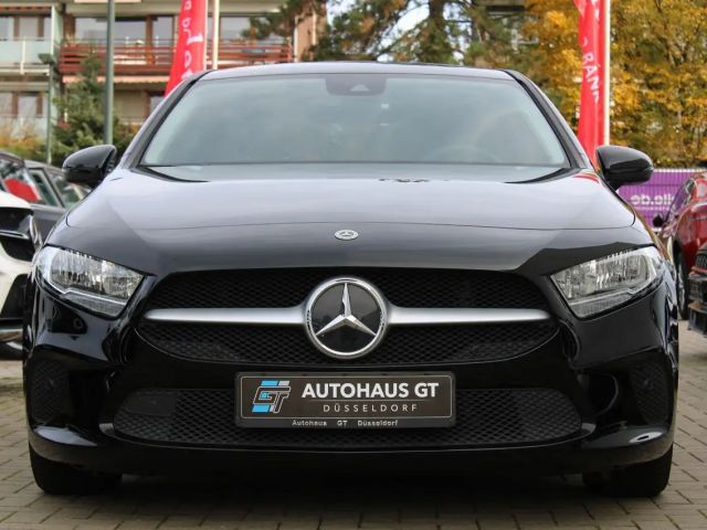 Mercedes-Benz A 200 4MATIC A 200 d