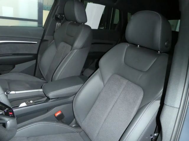 Audi Q8 e-tron 55 Business Quattro