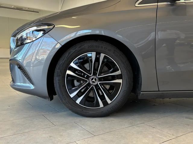 Mercedes-Benz B 200 Progressive Sedan