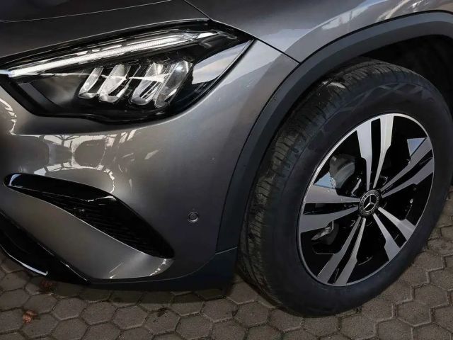 Mercedes-Benz GLA 180 KAMERA+SPURHALTE+CARPLAY+MBUX+LED+18"