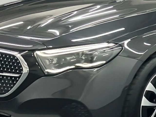 Mercedes-Benz E 200 AVANTGARDE Sedan