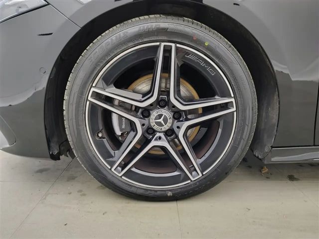 Mercedes-Benz A 180 A 180 d AMG Line