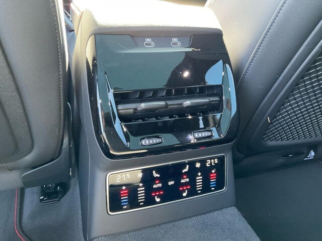 Audi A6 Avant Quattro S-Tronic