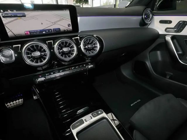 Mercedes-Benz A 220 4MATIC AMG Line