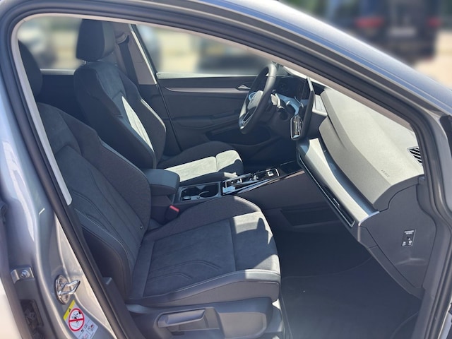 Volkswagen Golf 1.5 eTSI DSG Golf VIII IQ.Drive