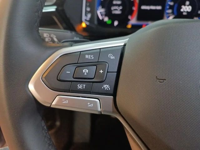 Volkswagen Touran 1.5 TSI DSG Pro R-Line