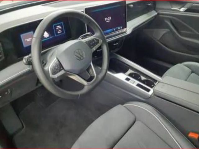 Volkswagen Passat 1.5 eTSI Business Variant
