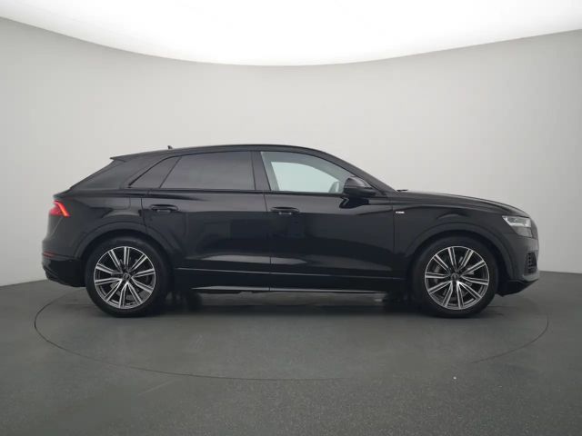 Audi Q8 S-Line