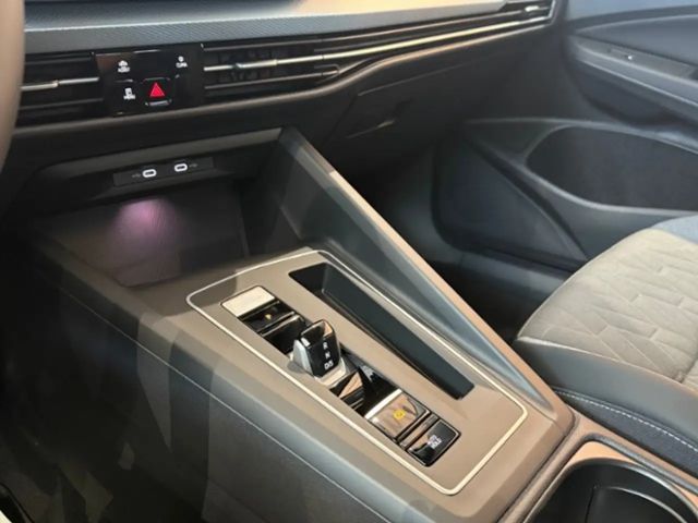 Volkswagen Golf 1.5 eTSI DSG Variant