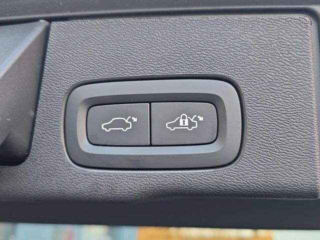 Volvo XC60 AWD Dark Plus