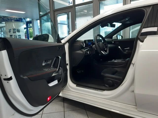 Mercedes-Benz CLA 200 AMG Line