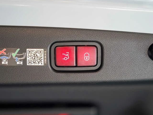 Mercedes-Benz E 220 AMG Line E 220 d Sedan