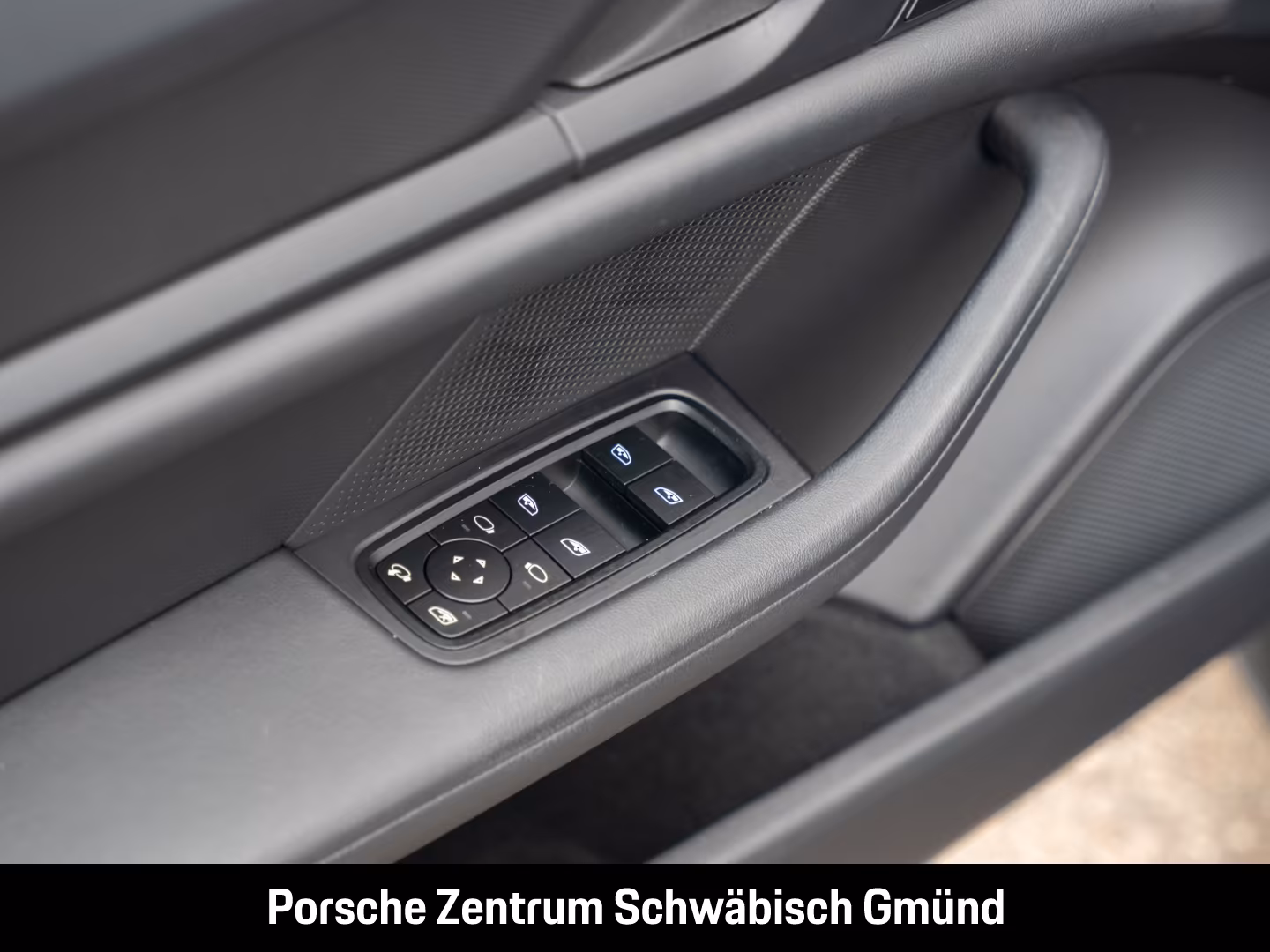 Porsche Taycan Basis Surround-View Luftfederung 21-Zoll