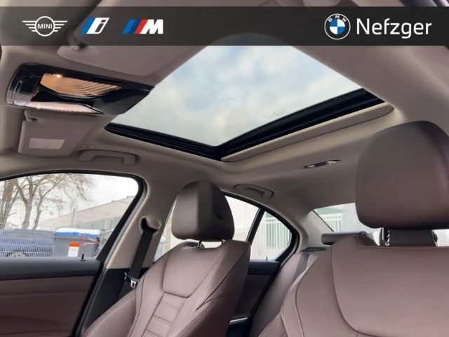 BMW 330 330e Sedan Sport Line xDrive