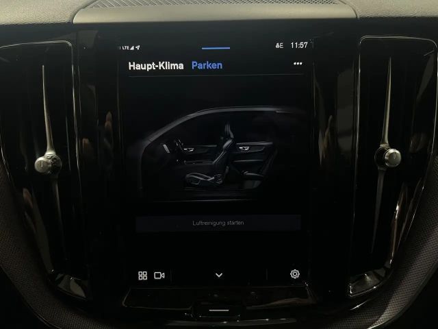 Volvo XC60 AWD Dark Plus