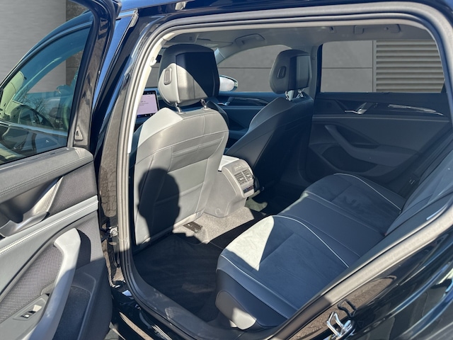 Volkswagen Passat 1.5 eTSI Business Variant