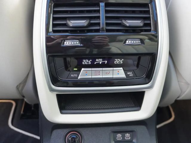 BMW X7 M 50i HeadUp Laser AHK SkyLounge Aktivlenkung 6-Sitz