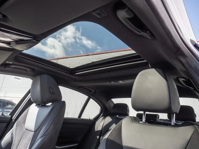 BMW 320 320i M-Sport Sedan