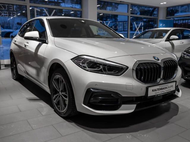 BMW 118 118i Sedan Sport Line