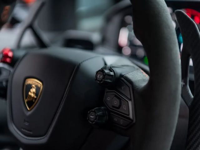 Lamborghini Revuelto *AD PERSONAM*CARBON*FULL ASSIST*SONUS*