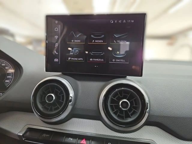 Audi Q2 AHK Assistenzpaket Schiebedach LED Einparkhil