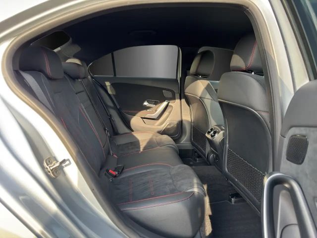 Mercedes-Benz A 220 A 220 d AMG Line