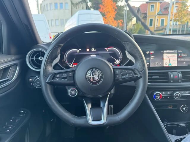 Alfa Romeo Giulia AT8 Q4