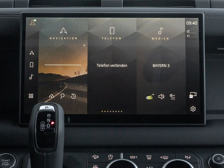 Land Rover Defender 110 Dynamic SE