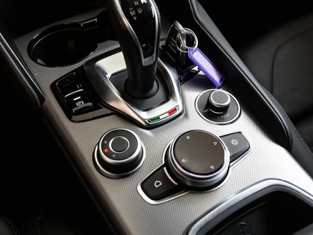 Alfa Romeo Giulia AT8 Q4 Veloce