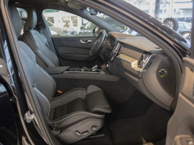 Volvo XC60 AWD Dark Plus