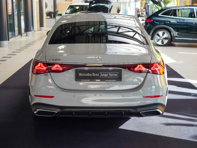 Mercedes-Benz E 220 AMG Line E 220 d Sedan