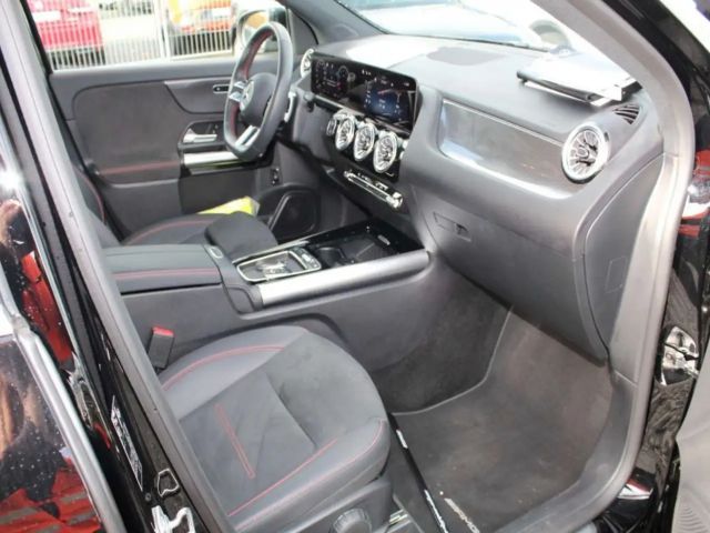 Mercedes-Benz GLA 200 AMG Line