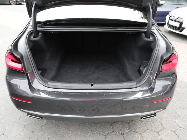 BMW 530 530d Luxury Line Sedan xDrive