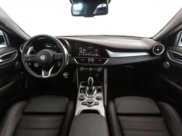 Alfa Romeo Giulia AT8 Q4