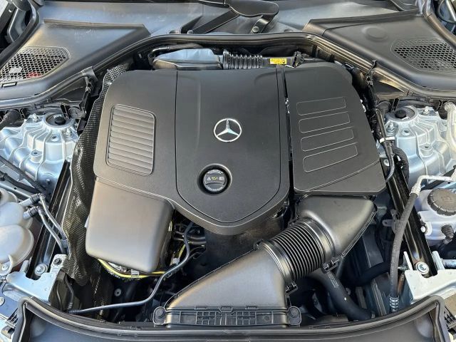 Mercedes-Benz E 200 4MATIC Sedan