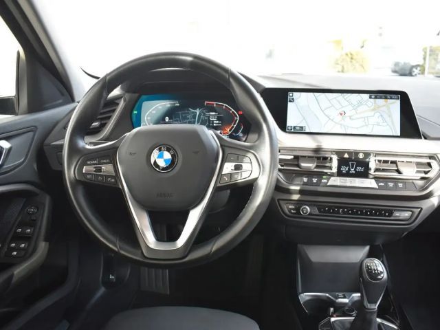 BMW 118 118i Sedan Sport Line